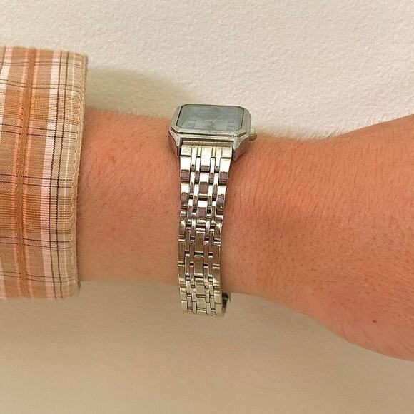 Y2K Silver Rectangle Quartz Watch with Roman Dial Unisex 8.5" New - Picture 2 of 4
